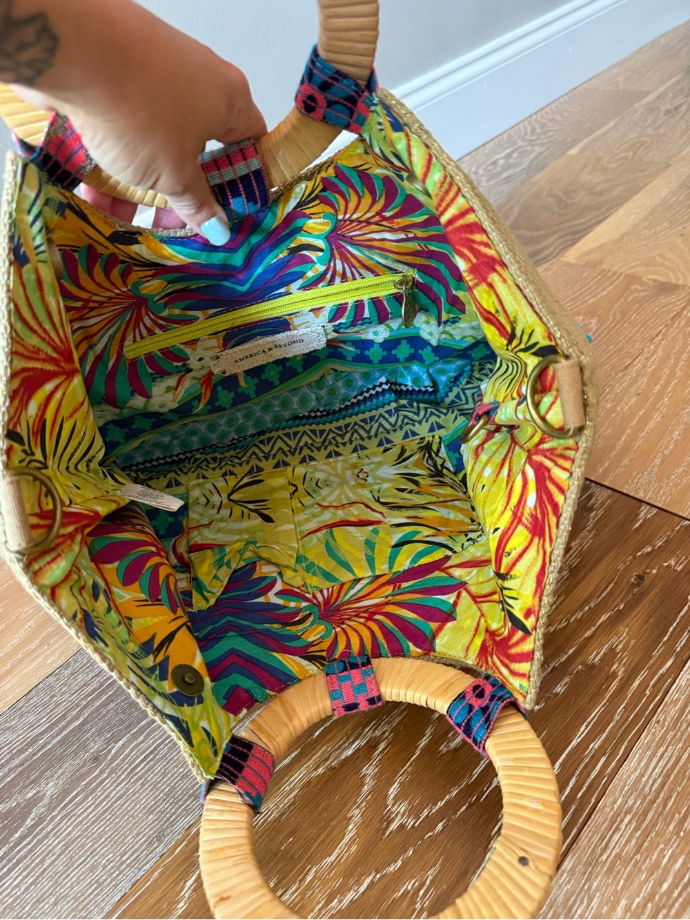 America & Beyond jute tote features a sequin pineapple motif wooden handles - Picture 4 of 9